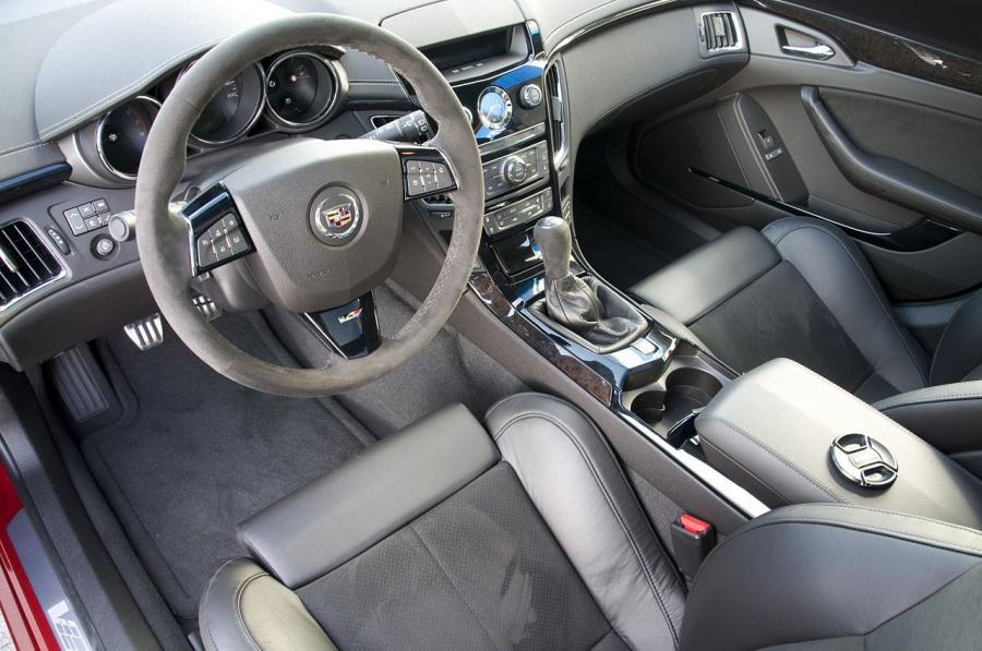  Cadillac CTS-V Wagon 2011 года  (фото 19 из 45)